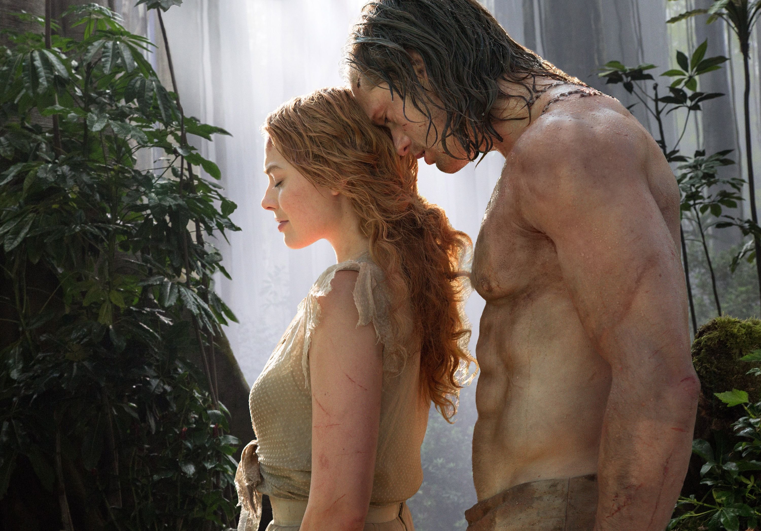 Schnüffelt gern an Jane herum: Alexander Skarsgård als Tarzan und Margot Robbie als seine Herzensdame