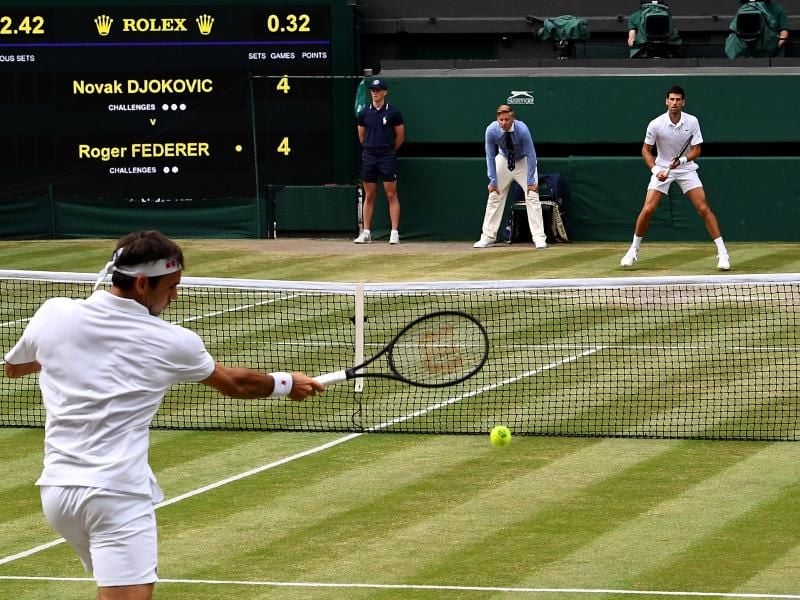 Roger Federer (l) spielte sein zwölftes, Novak Djokovic sein sechstes Wimbledon-Finale. Foto: Victoria Jones/PA Wire