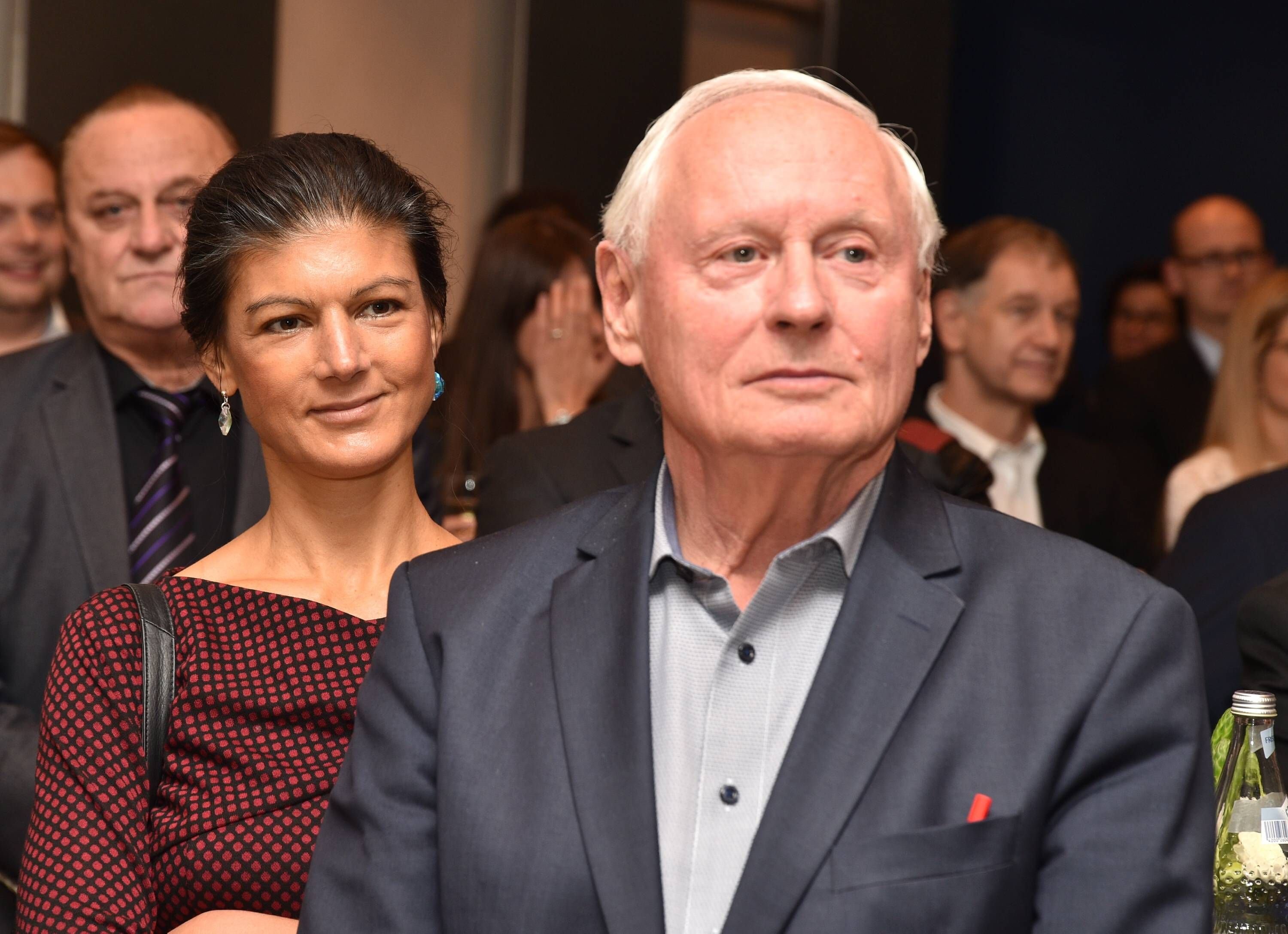 Der grüne Bundesgeschäftsführer Michael Kellner, der dem linken Flügel angehört, sagte vor nicht allzu langer Zeit, das größte Hindernis für Rot-Rot-Grün seien zweifellos Lafontaine(r.) und Wagenknecht(l.).