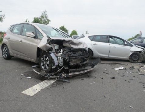 Bei diesem Unfall auf der B71 nahe Salzwedel sind drei Menschen verletzt worden.