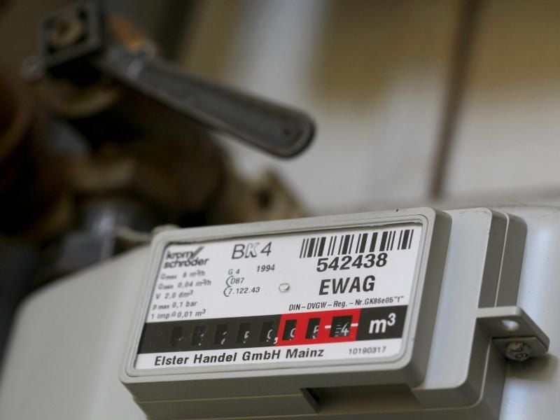 Gaszähler einer Wohnung in einem Mietshaus: In Deutschland sind die Preise für Erdgas auf den Stand vom Herbst 2005 gefallen. Foto: Daniel Karmann/Symbolbild