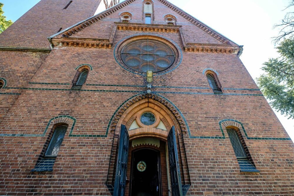 Die 1886 errichtete Kirche ist das Herzstück des Ortes Straach. Sie gehört der Stadt und wird seit einigen Jahren Stück für Stück saniert.
