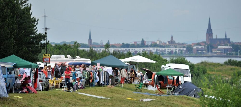 Trödelmarkt auf der Halbinsel Pouch.