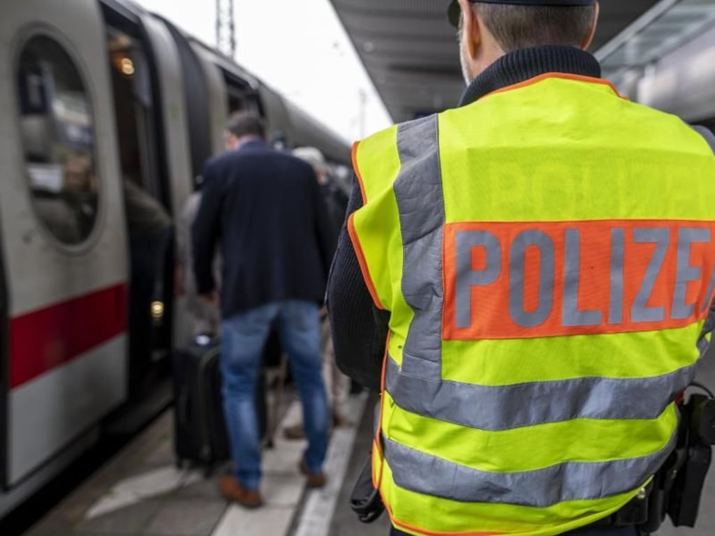 In Zügen und an Bahnhöfen zwischen Magdeburg und Burg stellten Bundespolizeibeamte in nur 90 Minuten drei Delikte fest. Symbolfoto: