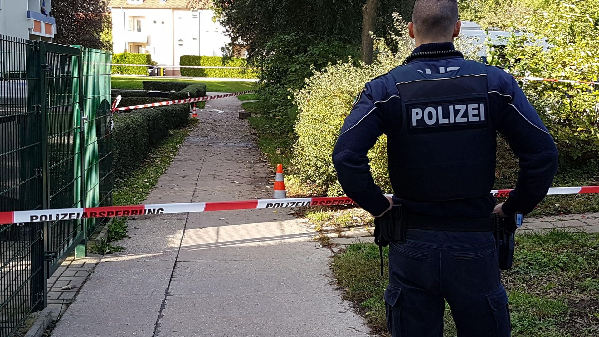 Eine mögliche Tatwaffe konnte vor Ort sichergestellt werden.