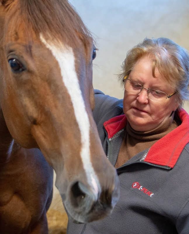 Trainerin Angelika Glodde und ihr Lieblingshengst Kastello: „Er ist ein Sprinter.“