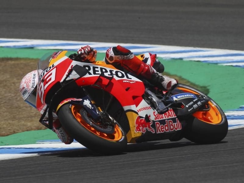 Musste nach seinem Sturz beim Grand Prix von Spanien am rechten Oberarm operiert werden: Marc Marquez in Aktion. Foto: David Clares/AP/dpa