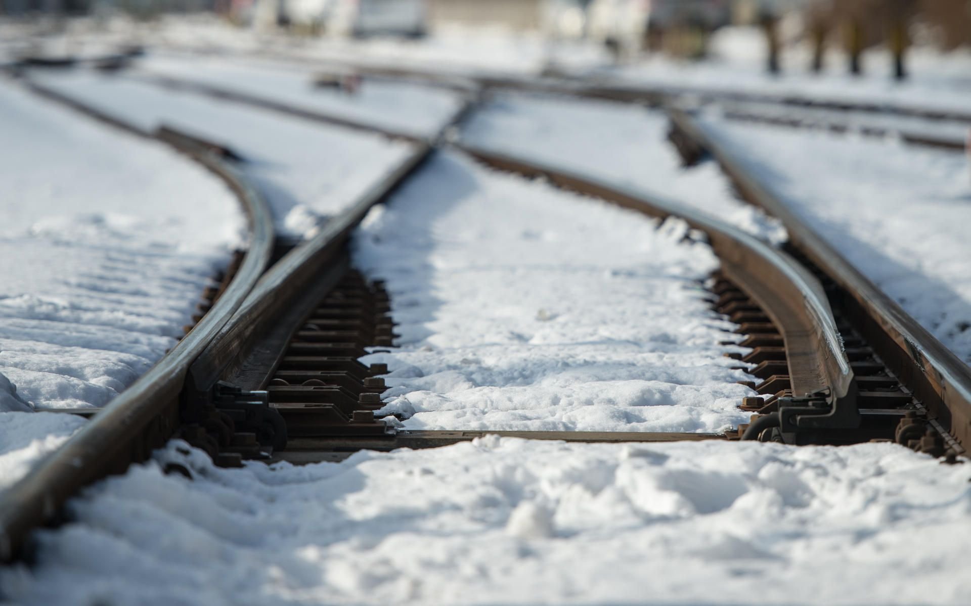 Schnee auf den Gleisen