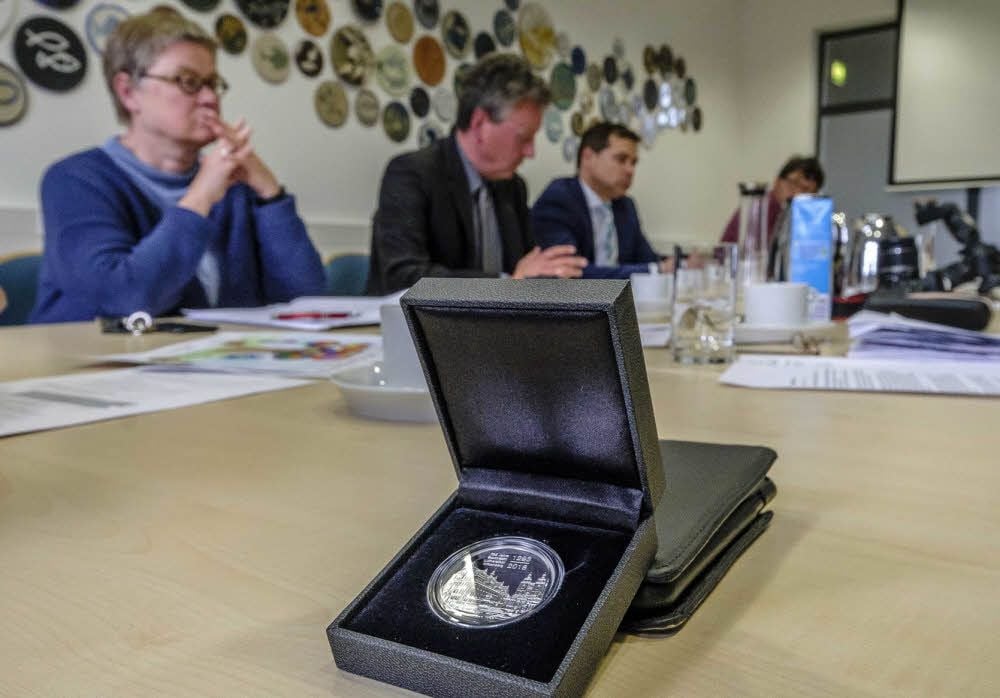 Präsentiert wurde die Medaille zu 725 Jahren Stadtrecht am Freitag in der silbernen Version zu 45 Euro. Es gibt sie aber auch in Gold.