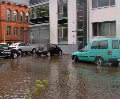 Unter Wasser: Parkfläche am Landratsamt