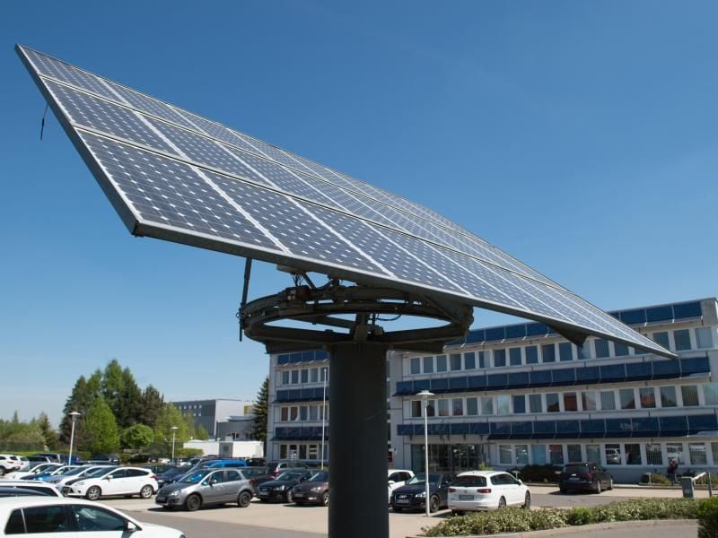 Der Solarworld-Standort in Freiberg. Am Wochenende war bekannt geworden, dass in Freiberg nur 283 von über 1000 Jobs erhalten bleiben sollen. Foto: Sebastian Kahnert