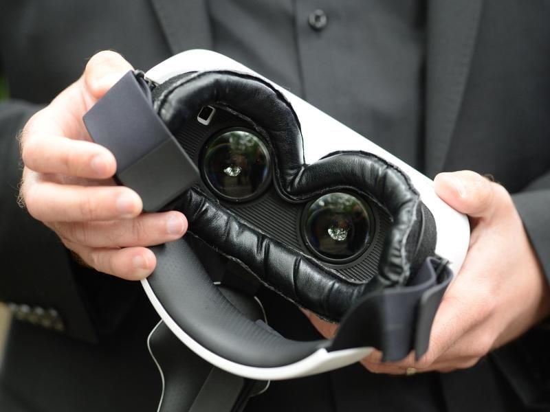 Eine VR-Brille (Virtual-Reality) von Oculus. Damit lassen sich Computerspiele ganz neu sehen und erleben. Foto: Patrick Seeger