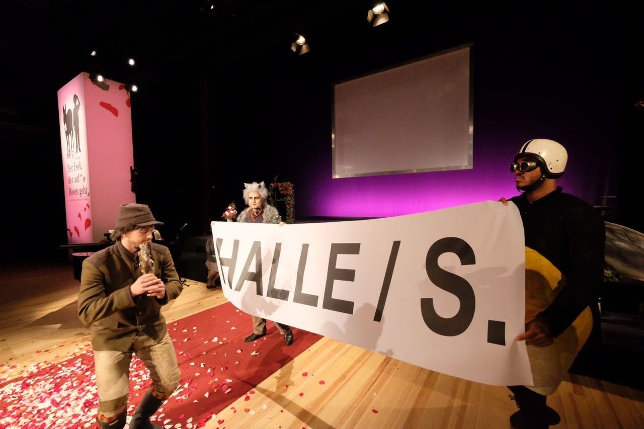 Der Preis wurde in Abwesenheit der Halle-Fans übergeben.
