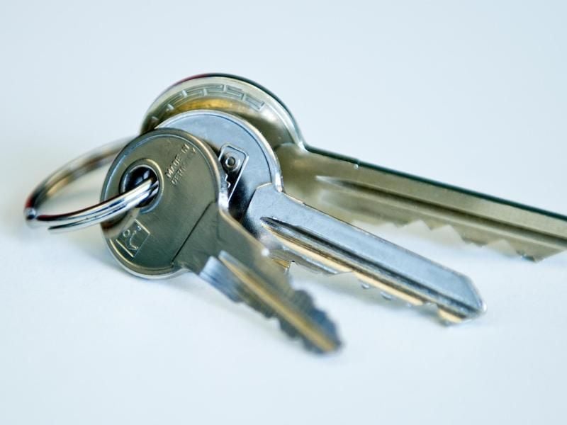 Ein Eigentümer darf dem Mieter nicht kündigen, weil er die Wohnung selbst gelegentlich nutzen möchte. Er muss glaubhaft machen, dass ein regelmäßiger Eigenbedarf besteht. Foto: Daniel Bockwoldt/dpa