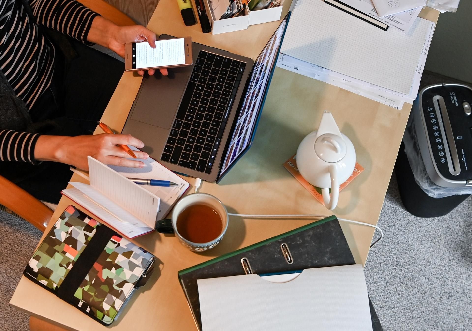 Der Druck auf Unternehmen steigt, ihre Mitarbeiter ins Homeoffice zu schicken.