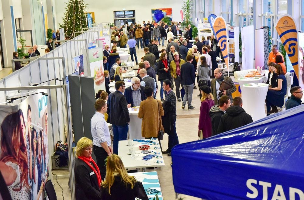 Etwa 300 Besucher kamen am Freitag zur Jobmesse in den Stadtwerkesaal beim Rückkehrertag.