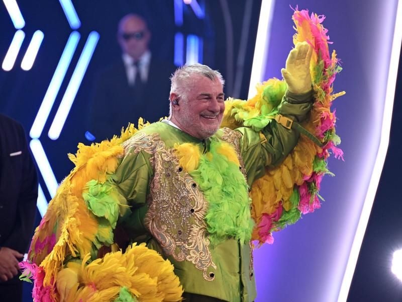 Schauspieler Heinz Hoenig als „Kakadu” in der ProSieben-Show „The Masked Singer”. Foto: Henning Kaiser