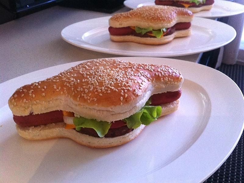 Hamburger oder lieber Hotdog - oder beides hintereinander? Der Hamdog wird seit Juli im westaustralischen Perth verkauft. Foto: Mark Murray