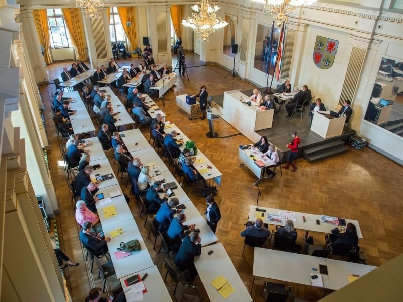 Vier Wochen nach der Wahl hat der Landtag Mecklenburg-Vorpommerns seine Arbeit aufgenommen. Foto: Jens Büttner/dpa