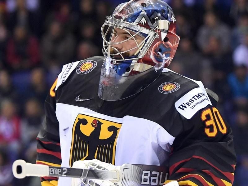 Torhüter Philipp Grubauer musste gegen Frankreich verletzt vom Eis. Foto: Monika Skolimowska
