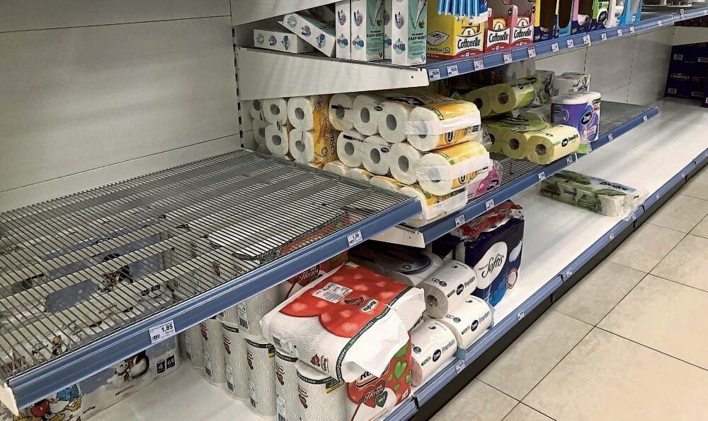 Das Hamstern geht wieder los in Zeitz: Die Nachfrage nach Klopapier wächst parallel zur Steigerung der Corona-Infektionszahlen.