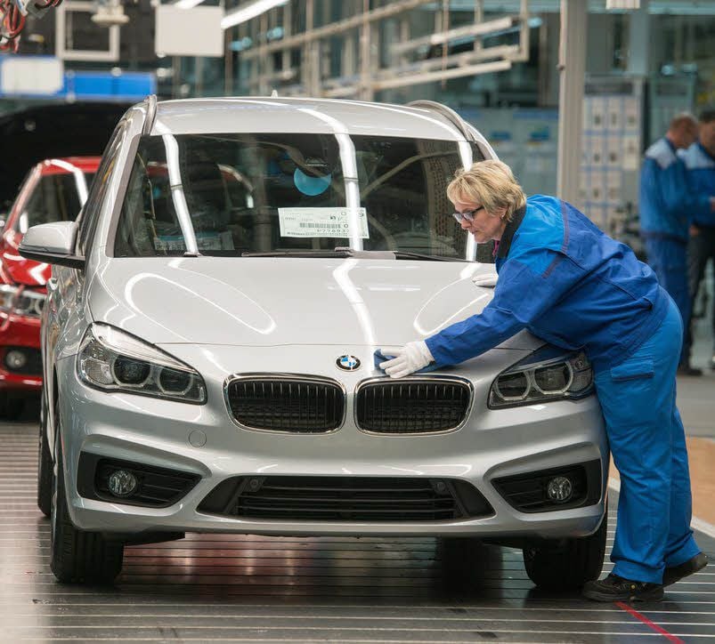Die Produktion des 2er BMW ist durch fehlende Teile gestört.