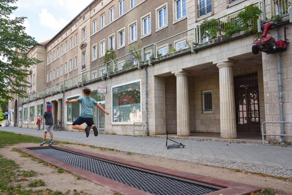 Auf dem Trampolin in der Antoinettenstraße wird nicht nur gesprungen.