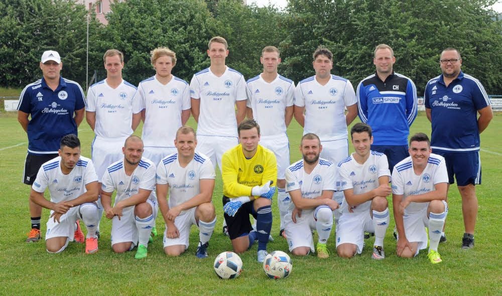 FC RSK Freyburg - hi., v.l.: Trainer Thomas Kirchhoff, Ronny Hagge, Jonas Weise, Hannes Niebling, Jens Diener, Stefan Förster, Christian Haberzettl, Mannschaftsleiter Andreas Oertel; vorn, v.l.: Ahmad Ali, Steven Hagge, Hannes Katzbeck, Till Klippel, Chris Linge, Max Schirner, Marcel Rosenberg.
