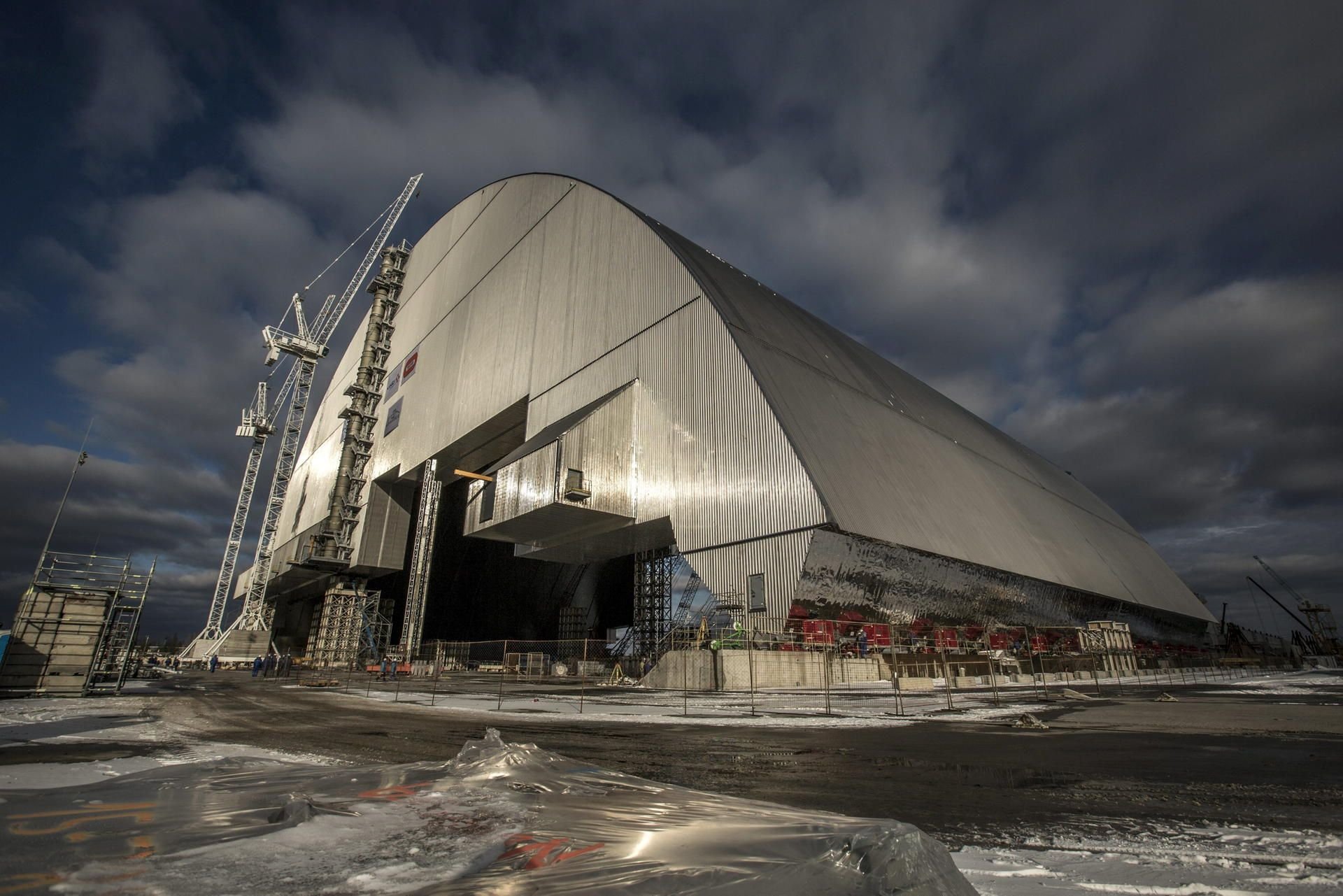 Die neue Schutzhülle für die Atomruine Tschernobyl.