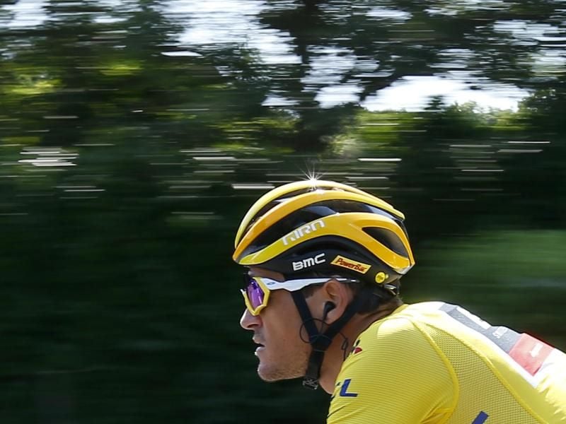 Der Belgier Greg van Avermaet behauptet auf der 8. Etappe das Gelbe Trikot des Gesamtführenden. Foto: Peter Dejong/AP