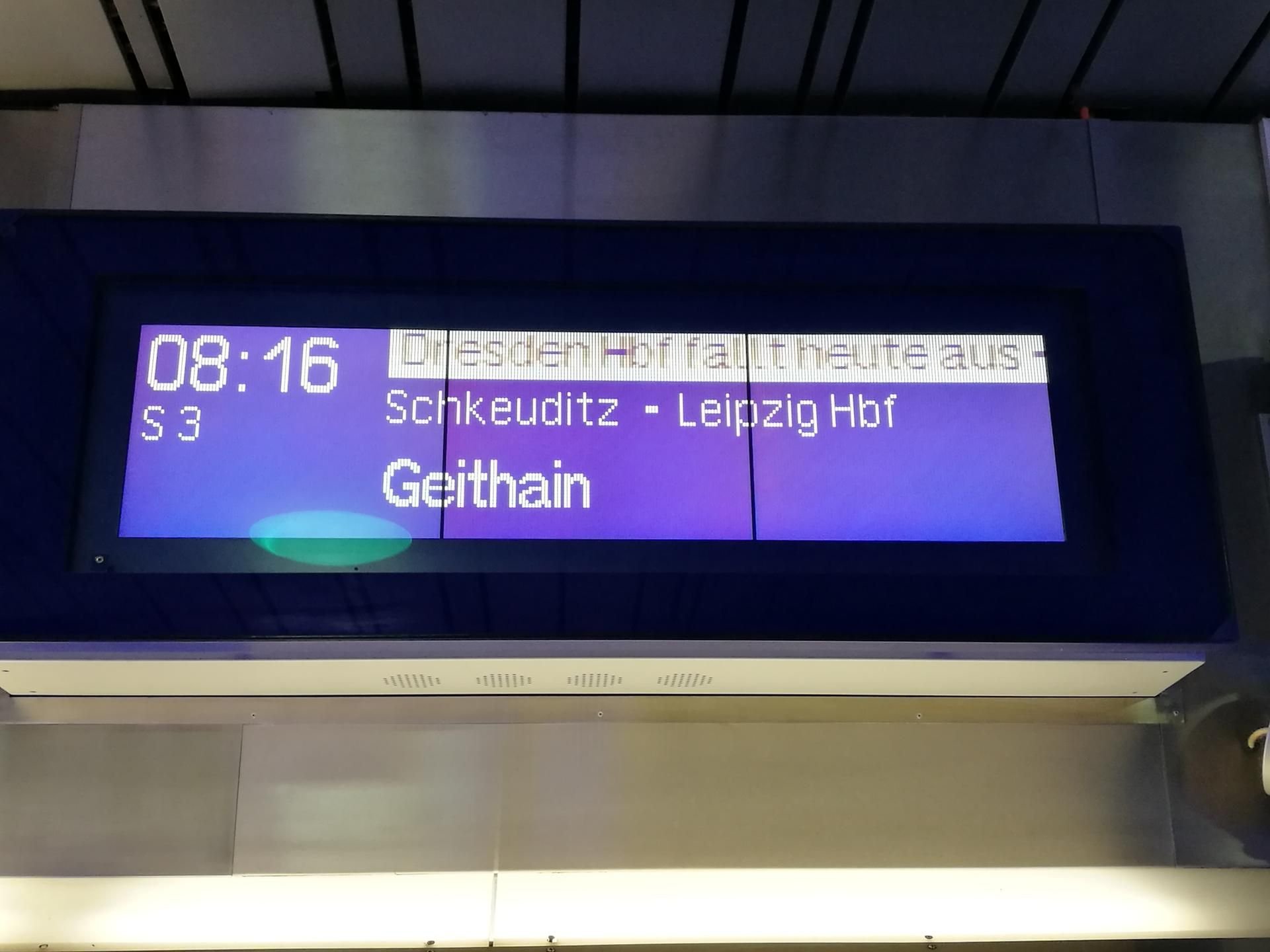 Bahn-Reisende müssen sich wegen einer Weichenstörung aus Behinderungen einstellen.