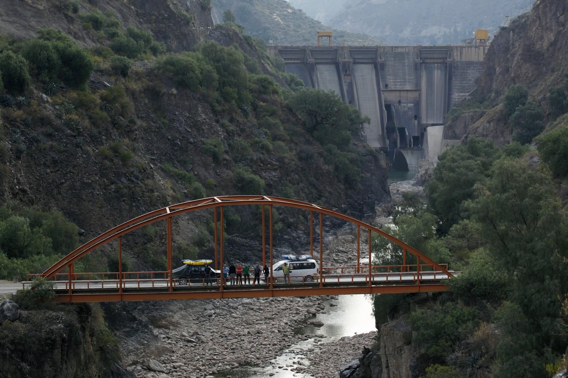 Eine Brücke, die über den Mantaro-Fluss verläuft. (Symbolbild)