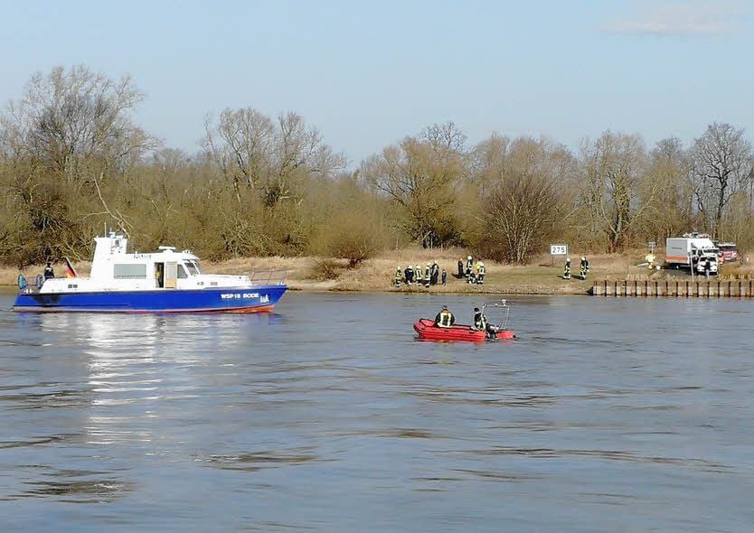 Die Suchaktion an der Elbe läuft.
