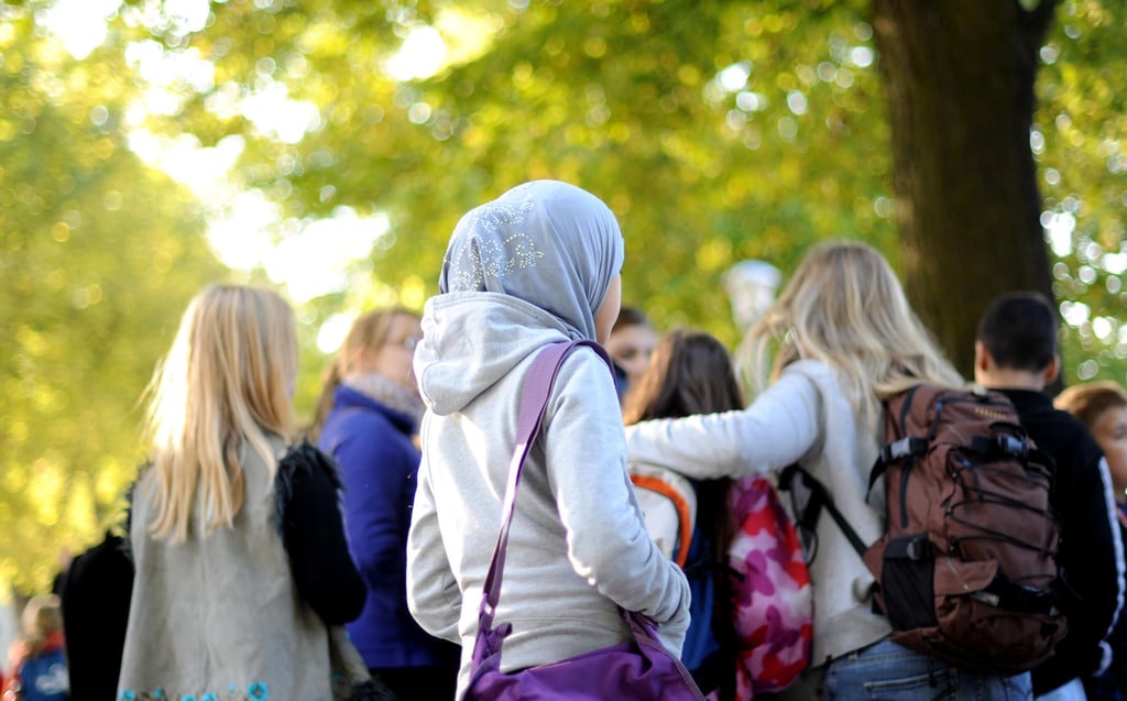 Zwei syrischen Mädchen wurde in Dessau-Roßlau laut Polizei das Kopftuch heruntergerissen.