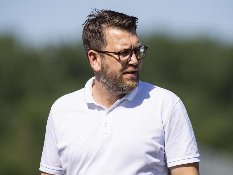 Paderborn-Manager Martin Przondziono beklagt die großen finanziellen Unterschiede in der Fußball-Bundesliga. Foto: Guido Kirchner
