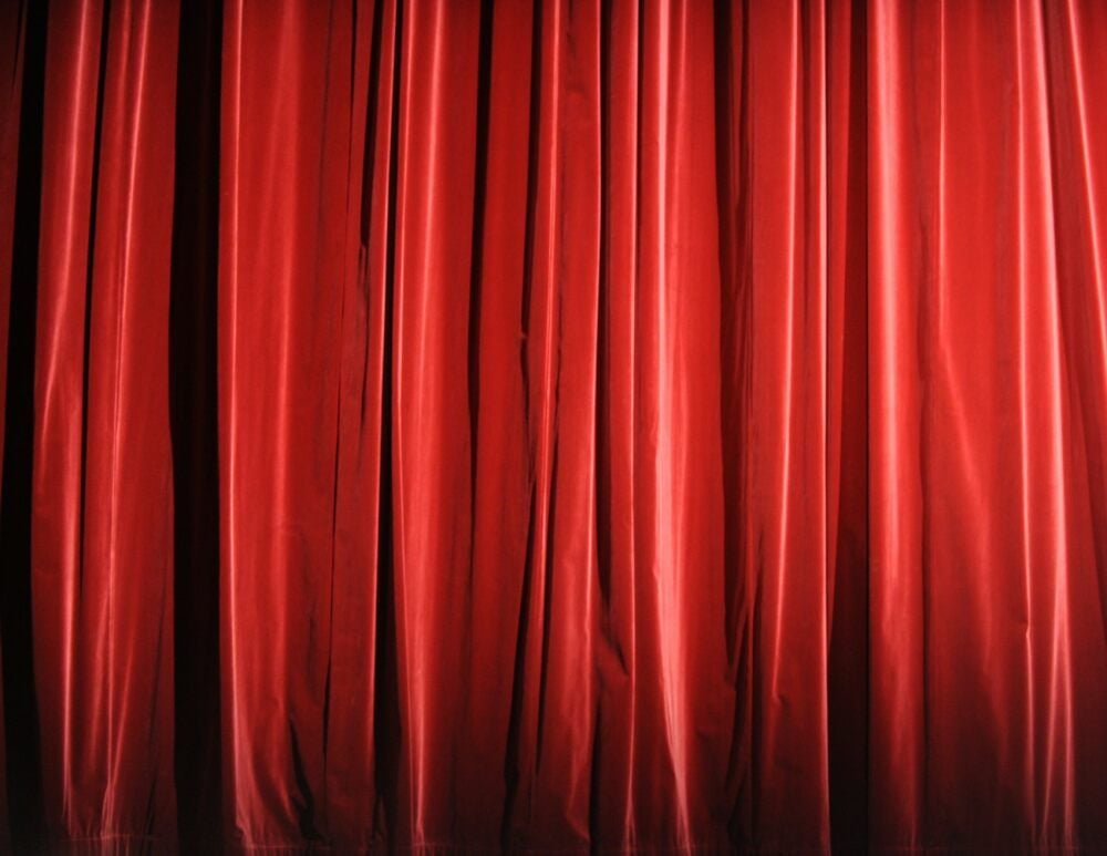Die Theater und alle anderen Kultureinrichtungen sind zu und hoffen, im Dezember wieder öffnen zu können.