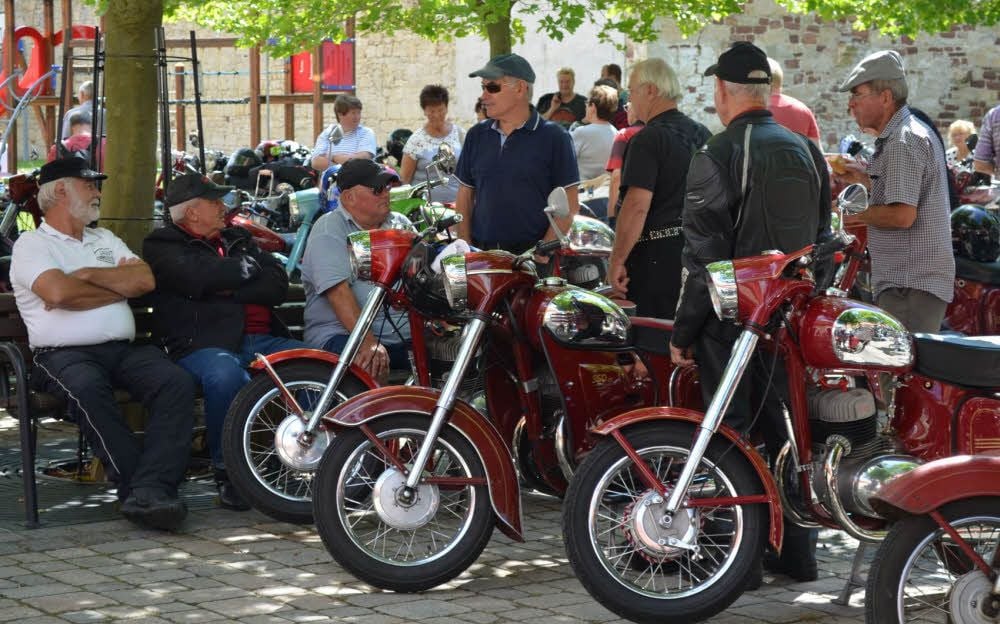 Das Jawa-Treffen zieht viele Besucher nach Röblingen.