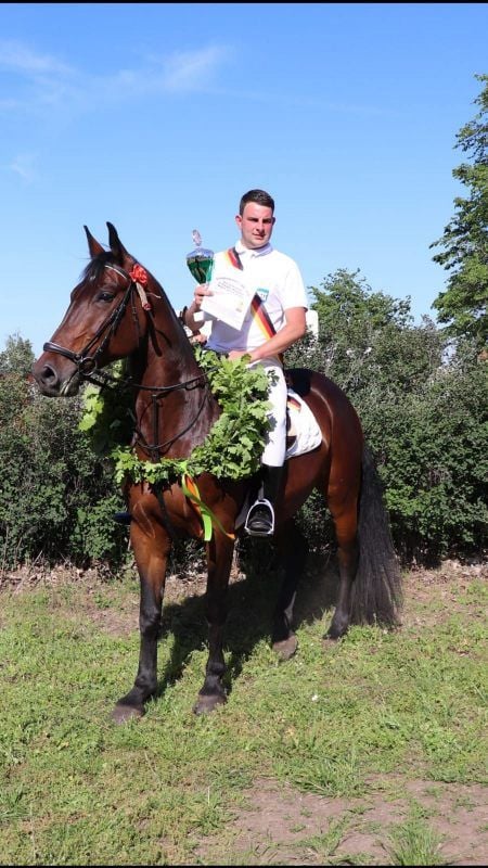 David Wernecke, Hauptmann und Sieger beim Ringreiten in Drosa, bangt noch um seinen Start am Sonntag beim Finale in Susigke.