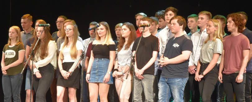 Am Jubiläumskonzert des Tanzstudios „Alexis“ beteiligten sich die Cranach-Schüler mit zwei Liedern und bekamen von den etwa 800 Zuschauern viel Beifall.