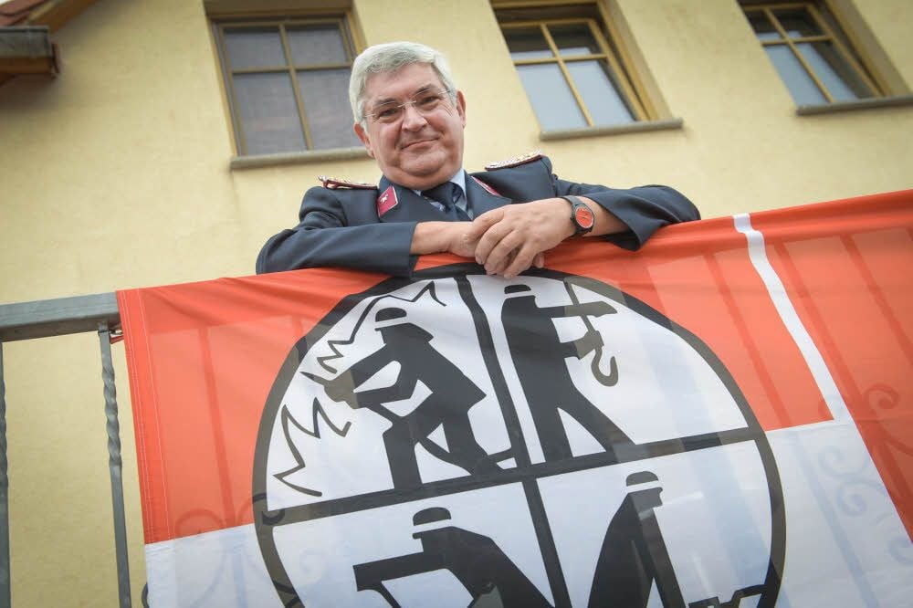 Herbert Pauls erhielt für seine Verdienste das silberne Ehrenkreuz des Deutschen Feuerwehrverbandes.