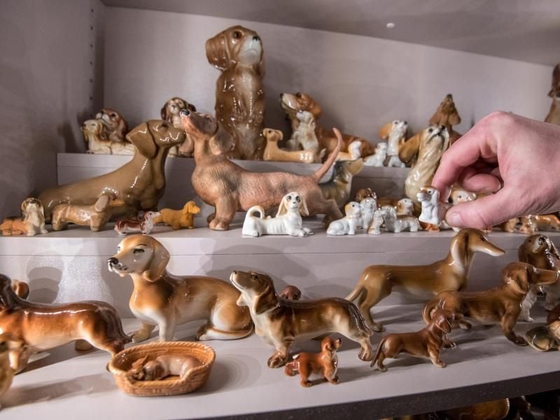 Dackel aus Porzellan. Foto: Armin Weigel