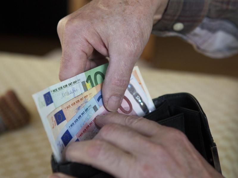 Reicht das Geld im Alter? Die gesetzliche Rente wird vermutlich in den meisten Fällen nicht ausreichen. Deshalb ist private Vorsorge wichtig. Foto: Silvia Marks