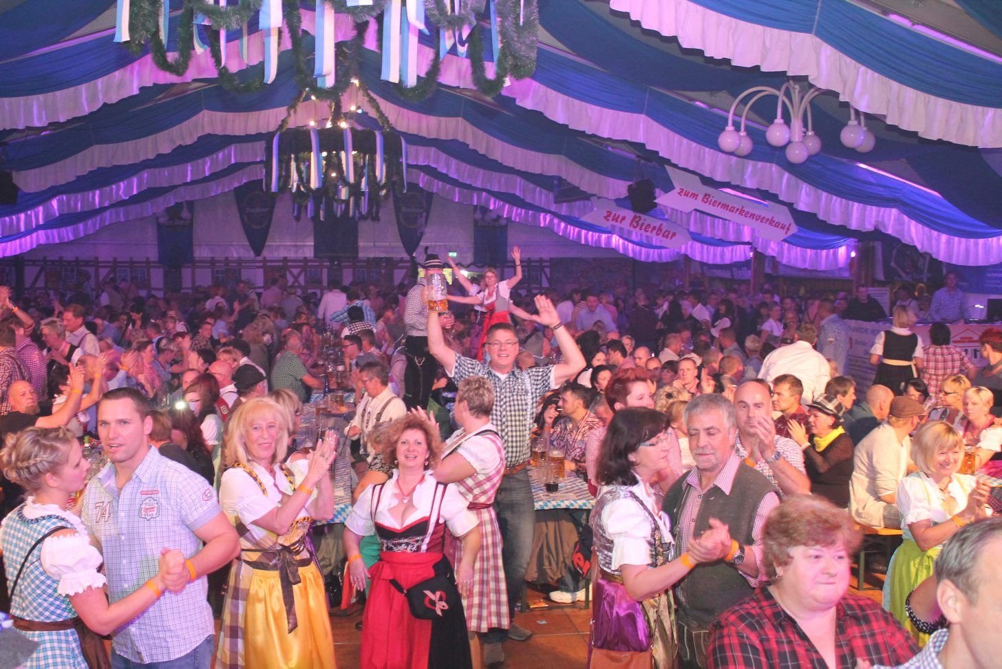 Zum 18. Mal feiert Aken beim Wiesnfest in den Oktober hinein.