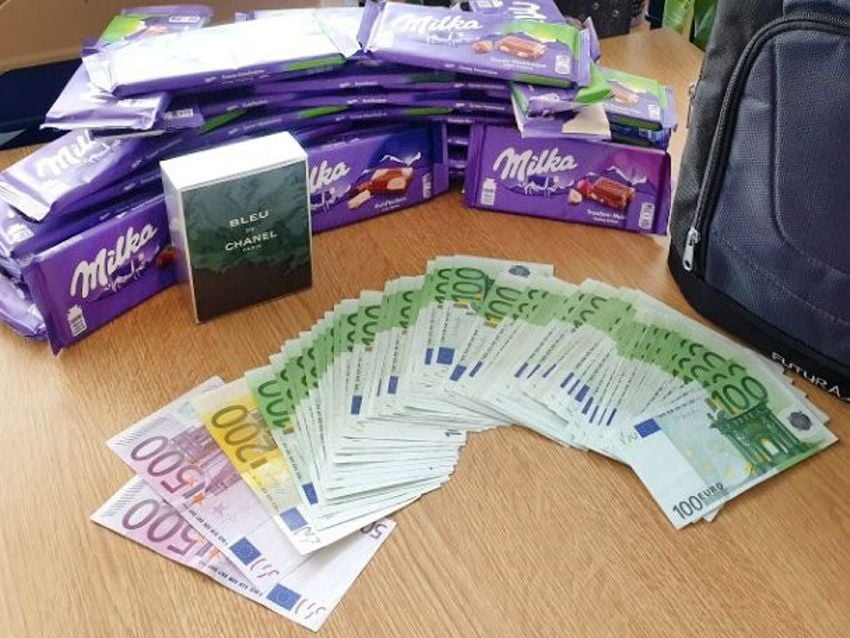 7700 Euro und 30 Tafeln Schokolade sind wieder bei ihrem Besitzer.