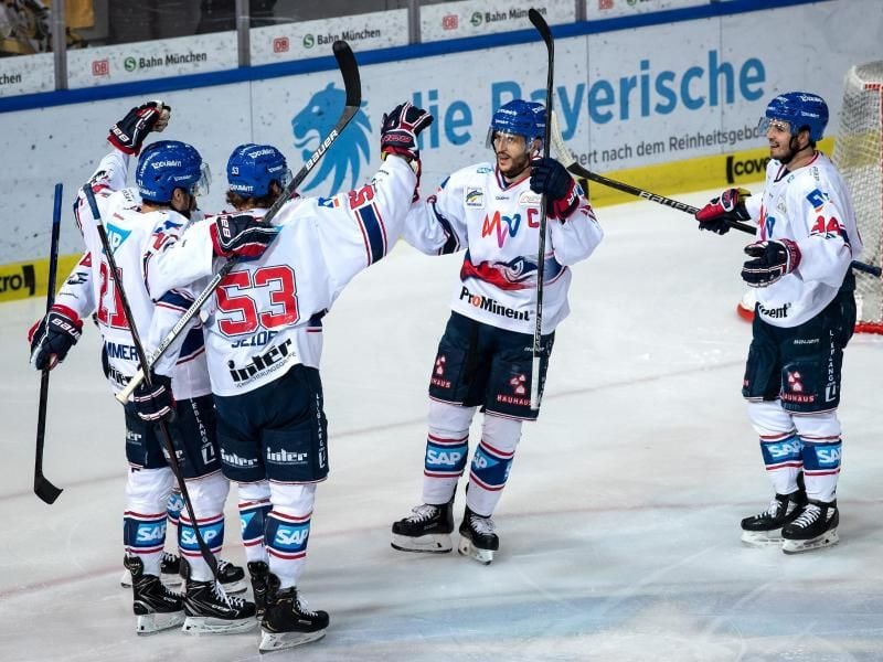Die Mannheimer wollen die Meisterschaft in Spiel fünf perfekt machen. Foto: Sina Schuldt