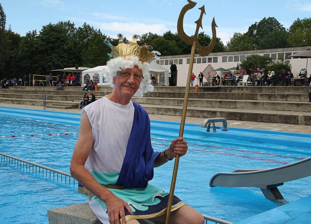 „Man kann ihn schon als Urgestein bezeichnen“: Peter Pilaczygk im Schwimmbad in Nienburg