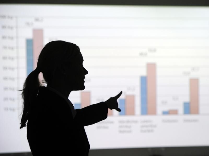 Nach einer Auswertung des Beratungsunternehmens EY arbeiteten in den 160 Konzernen der Börsenindizes Dax, MDax und SDax zuletzt insgesamt 64 Frauen im Vorstand. Foto: Tobias Kleinschmidt/dpa