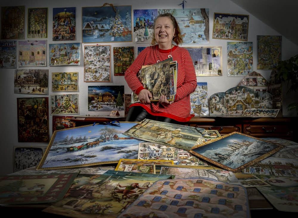 Es ist nur eine kleine Auswahl, die Cornelia Richtarsky hier präsentiert. Über 800 Adventskalender hat die 57-Jährige aus Machern (Sachsen) bisher gesammelt. Zu ihren liebsten Exemplaren gehören die Kalender, die ihre Tochter für sie gebastelt hat: „Das sind die echten Unikate.“