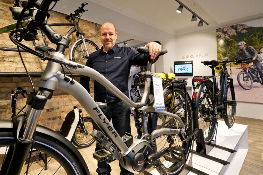 Aus dem Fahrradies in der Bernburger Straße sind drei Fahrräder im Wert von 21.000 Euro gestohlen worden. Doch Inhaber Thomas Barth ist zuversichtlich, dass die Elektrofahrräder wieder gefunden werden.