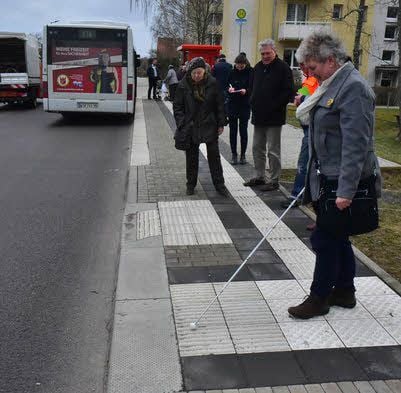 Zufrieden mit dem Leitsystem in der Burgwerbener Straße: Dagmar Busch